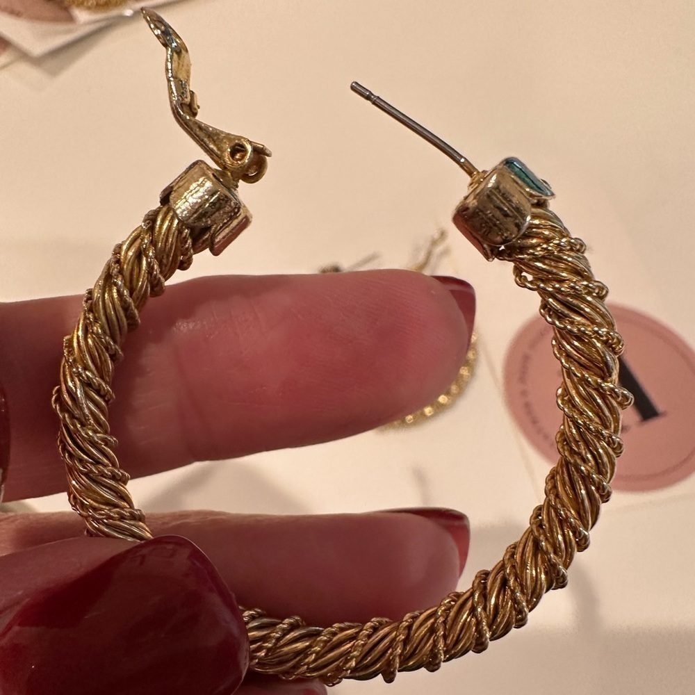 Large fun gold hoop earrings, clip - Picture 6 of 8
